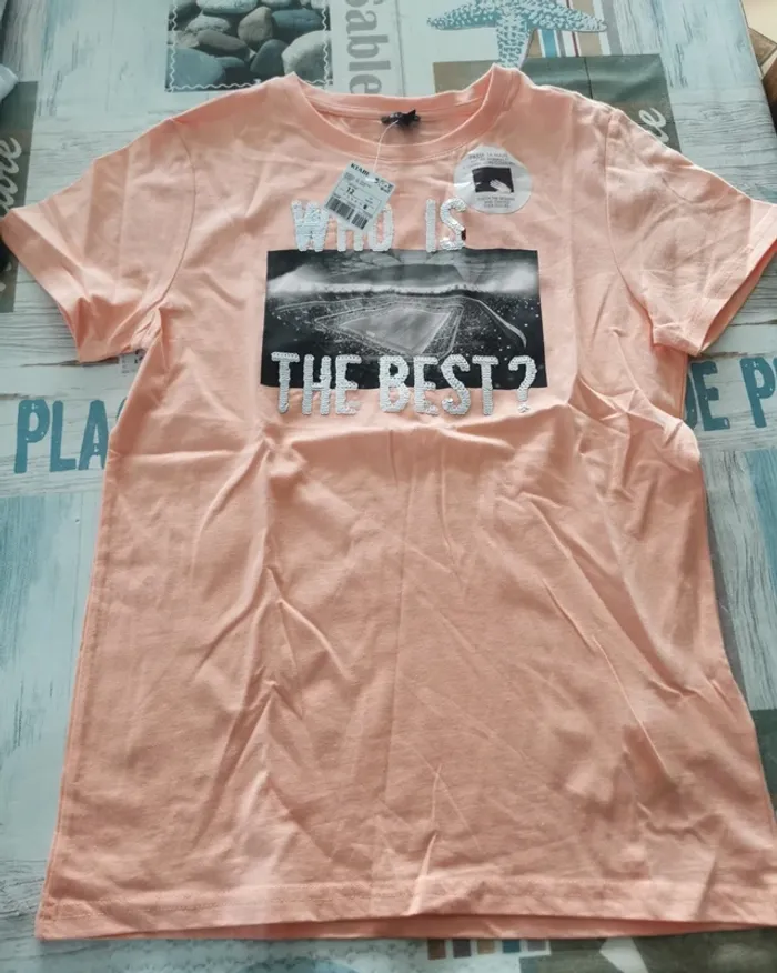 T shirt  12 ans neuf