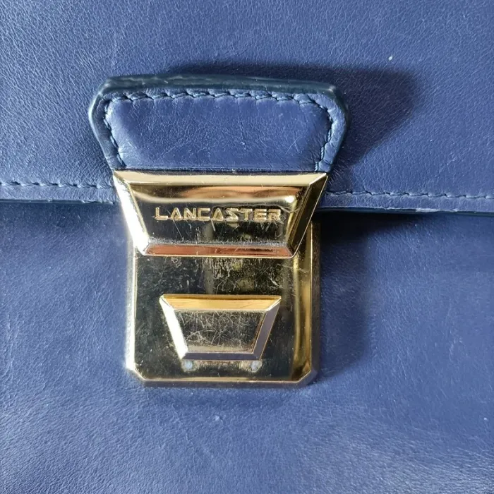 Sac bandoulière Lancaster bleu marine en cuir lisse, chaîne dorée amovible S046 - photo numéro 10