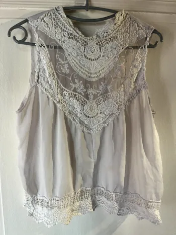 Top chic blanc dentelle taille M