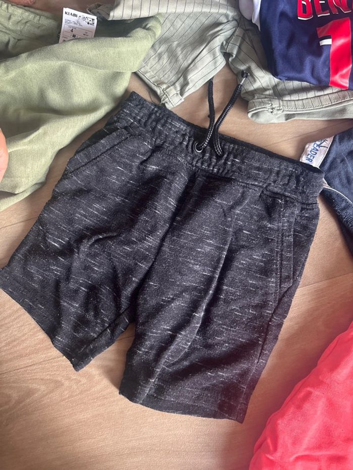 Lot 12 vêtements garçons 4 ans - photo numéro 3