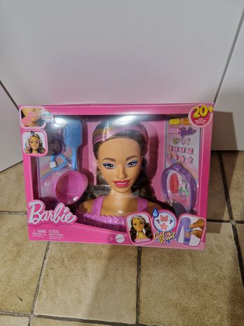 Grande tête à coiffer Barbie
