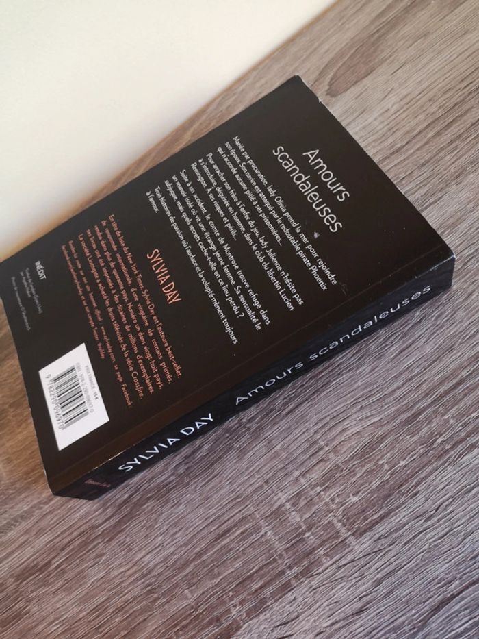 Livre romance Amours scandaleuses de Sylvia Day - photo numéro 3