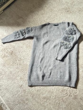 Pull gris Bisous Project – Manches travaillées (Fourrure & Perles)