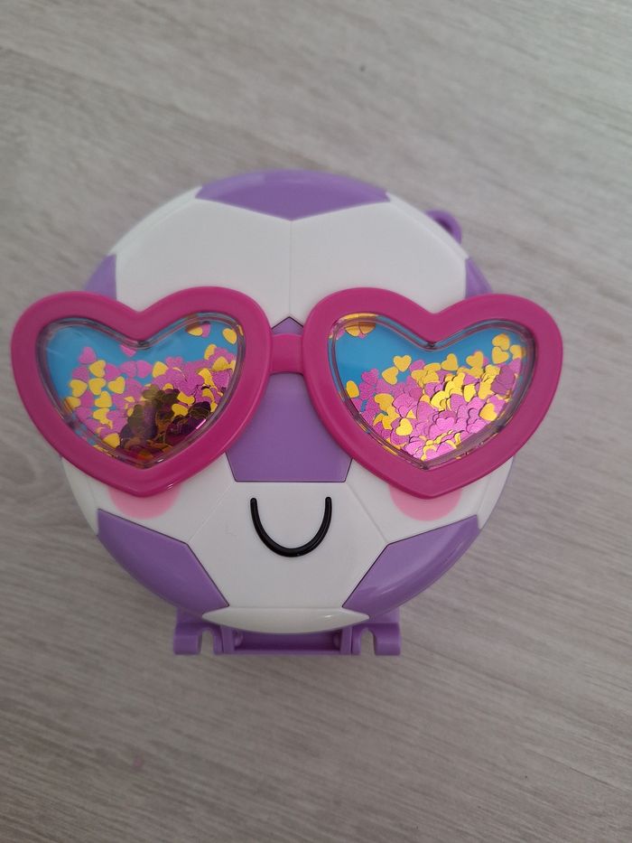 Polly pocket foot