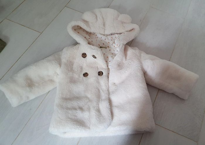 Manteau fausse fourrure blanc écru 24mois