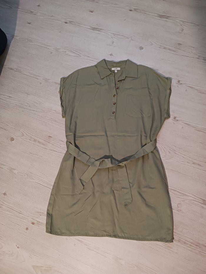 Robe kaki