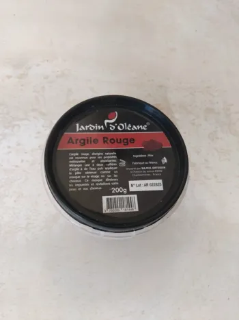 L’argile rouge : vitalité et bien-être pour le corps et les cheveux. Pot de 200g.