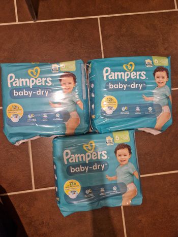 Couches pampers taille 6