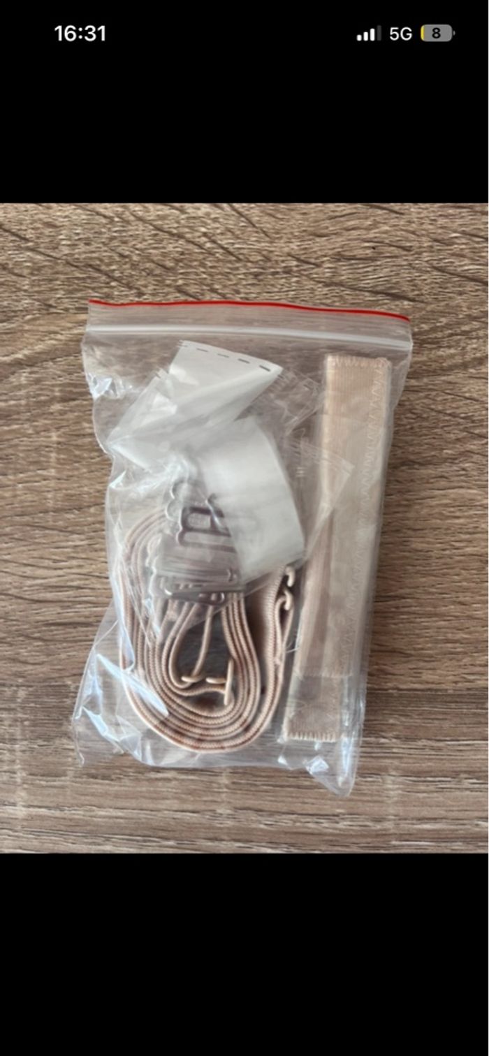 Soutien gorge à bretelles transparentes et amovibles - photo numéro 4