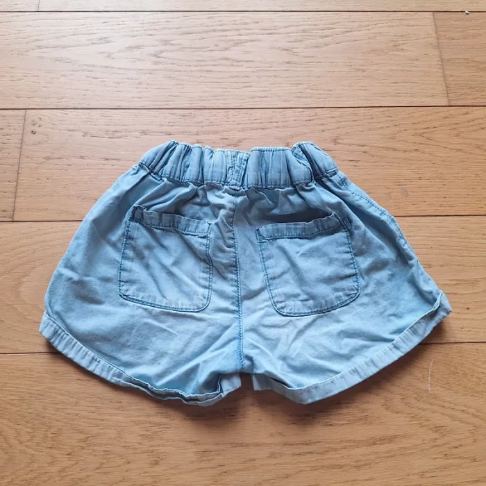 Short fille okaidi  9 ans brodé - photo numéro 2