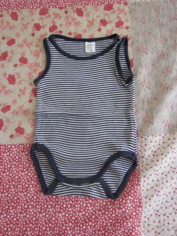 Body débardeur rayé blanc et bleu marine 9 mois