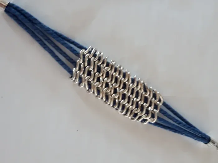 Joli bracelet multirangs bleu et argenté