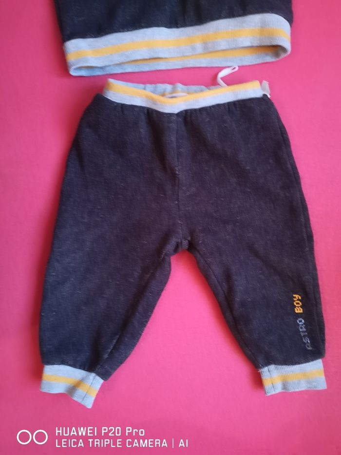 Ensemble survêtement garçon 12 mois - photo numéro 2