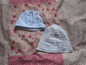 2 Bonnets de nuit 6 mois