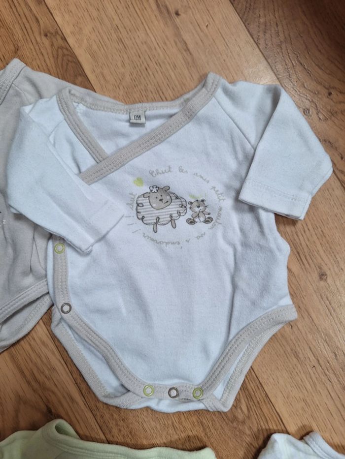 Lot de 6 bodies taille 0mois - photo numéro 6