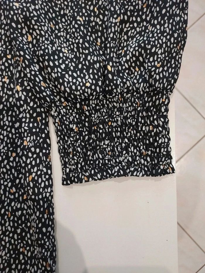Robe noire avec inclusions blanches et dorées - photo numéro 3