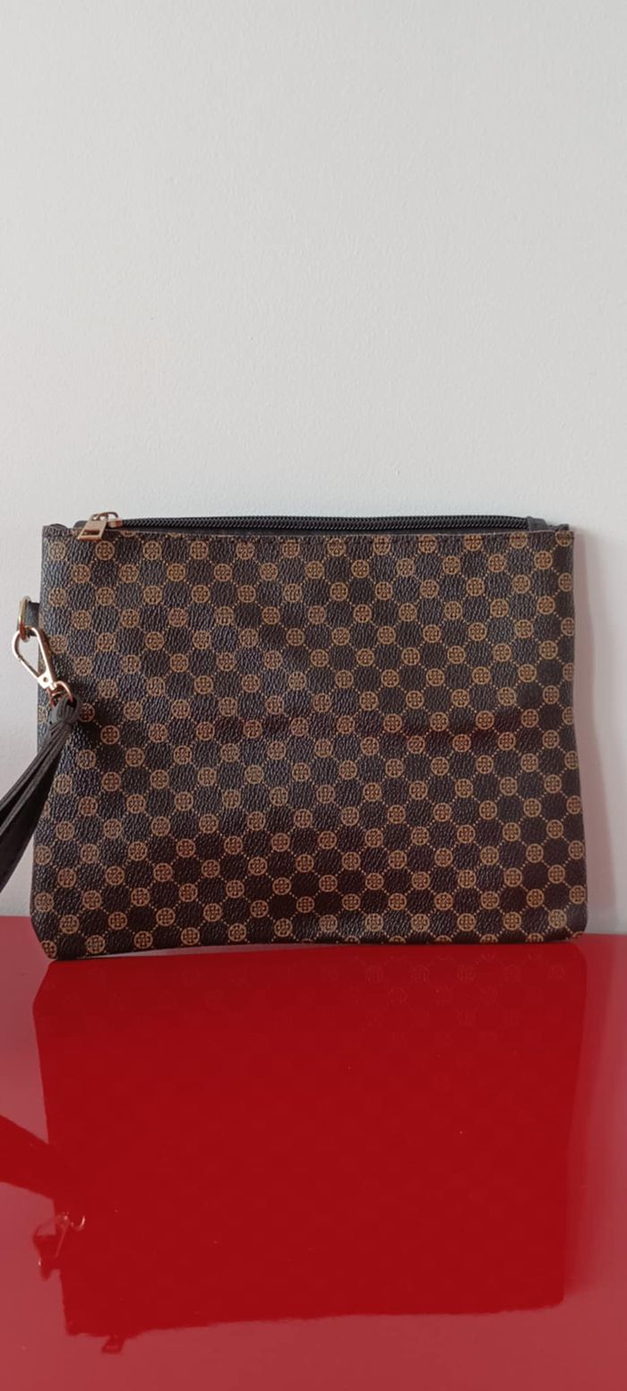 Pochette imprimée avec cordon de poignet - photo numéro 2