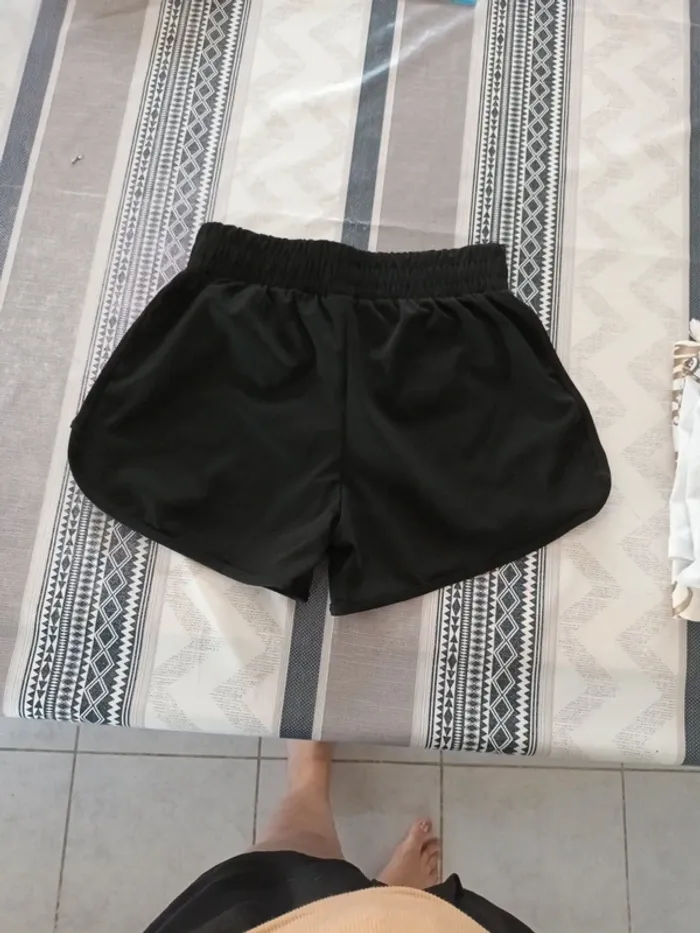 Short léger noir - photo numéro 4