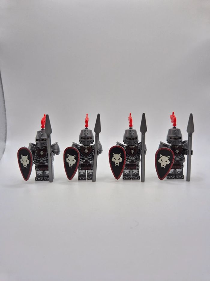 Figurines type lego 4 soldats chevaliers Du Loup