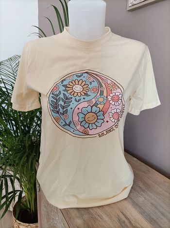 T-shirt jaune pastel avec imprimé fleurs