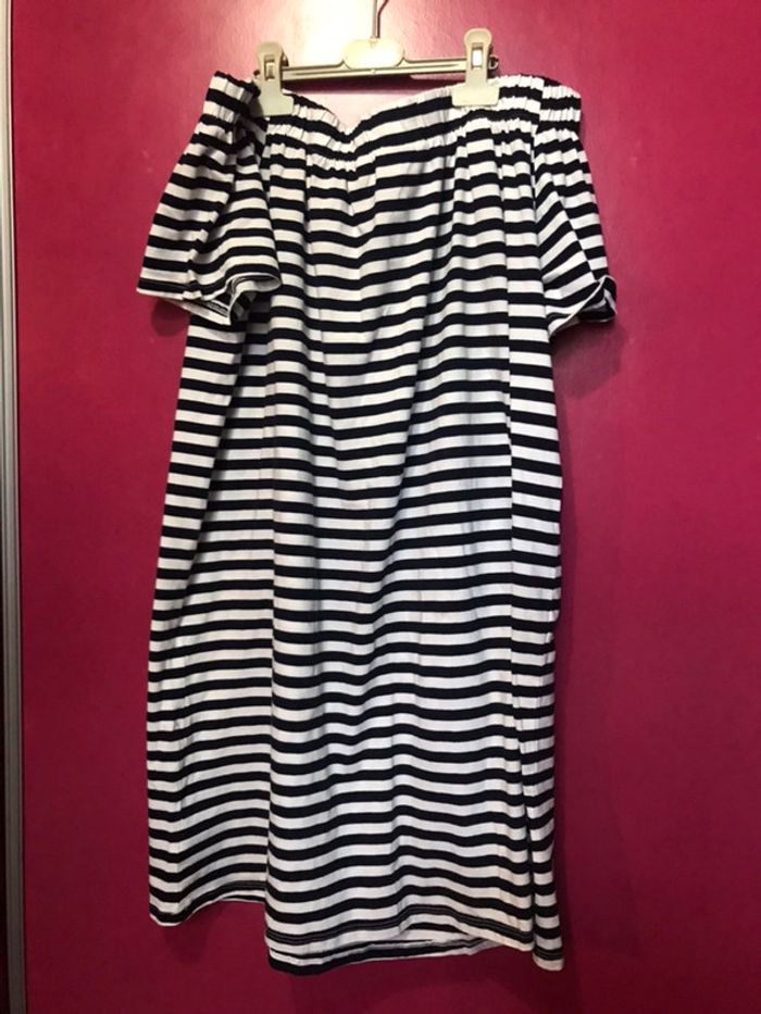 Robe rayé droite épaules découvertes