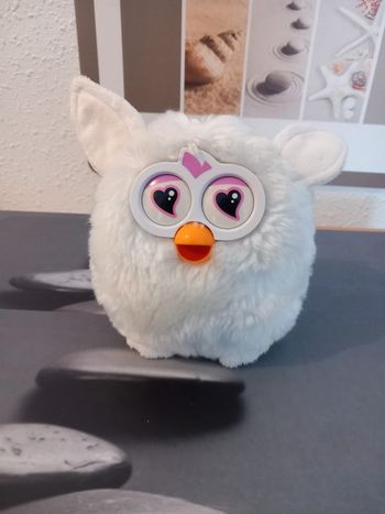 Peluche Furby blanc
