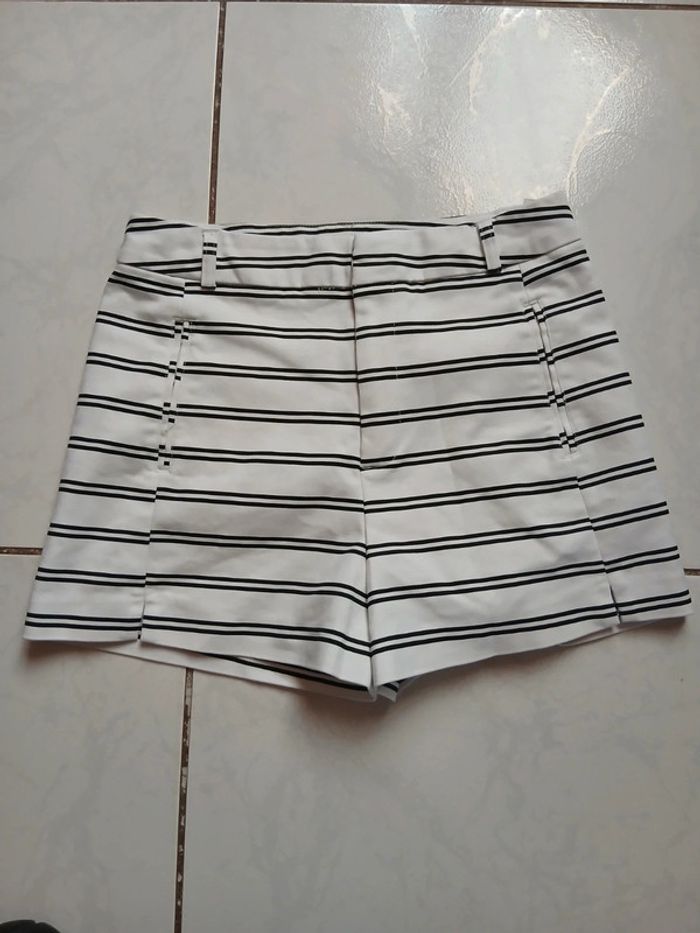 Short stradivarius taille 36