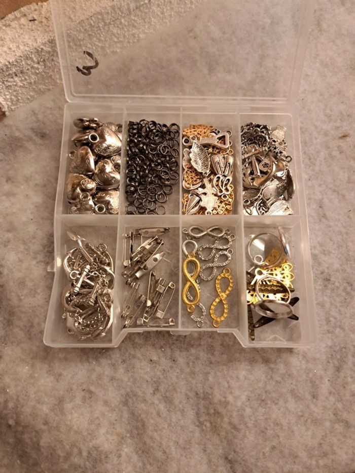 Breloques argenté et doré avec boîte - photo numéro 2