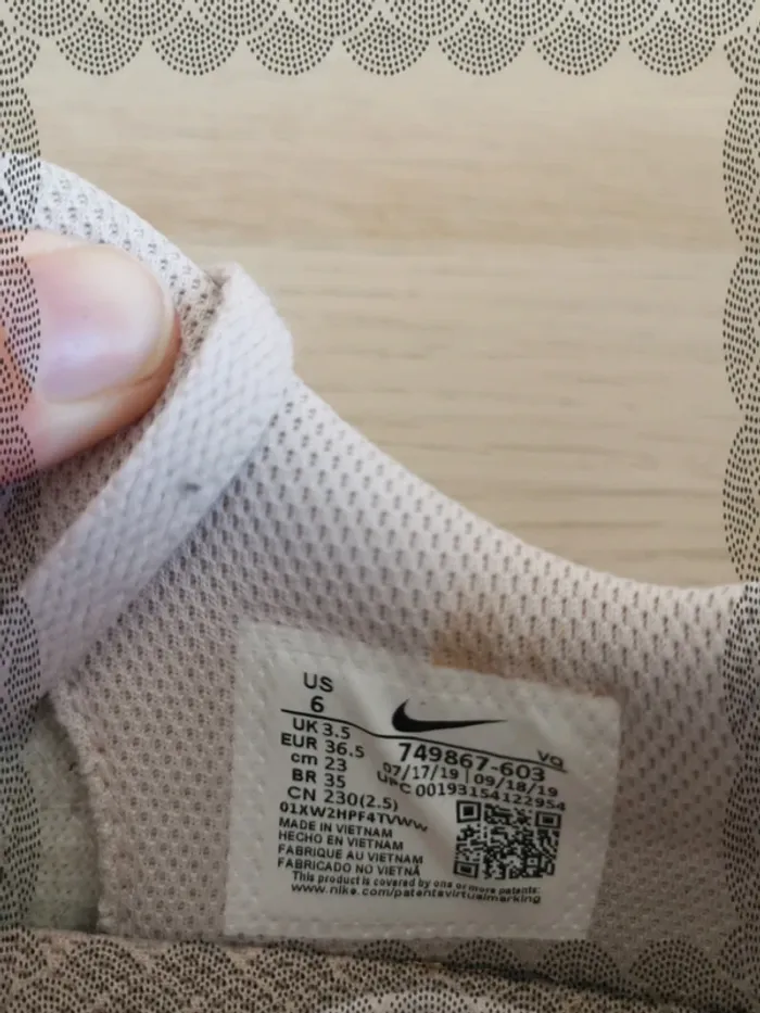 Baskets Nike pointure 36,5 - photo numéro 5