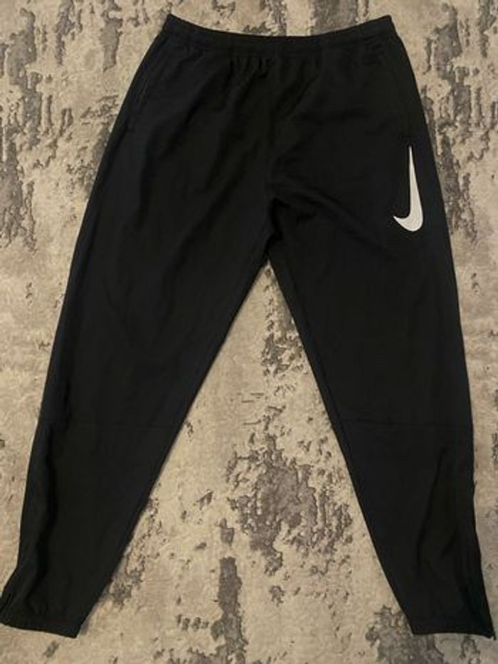 Nike therma Big Swoosh - photo numéro 4