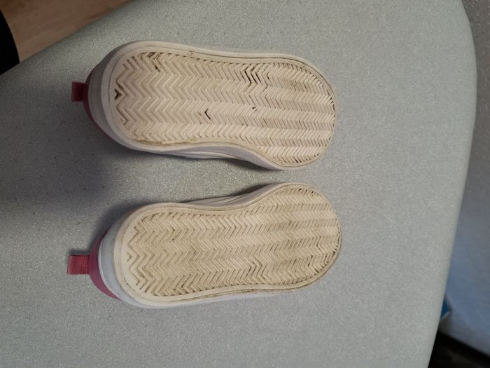 Jolies baskets fille H&M 24 lacets élastiques + scratch blanche/rose très bon état - photo numéro 7