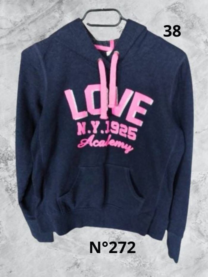 N°272 Sweat capuche bleu marine T38. Kiabi.