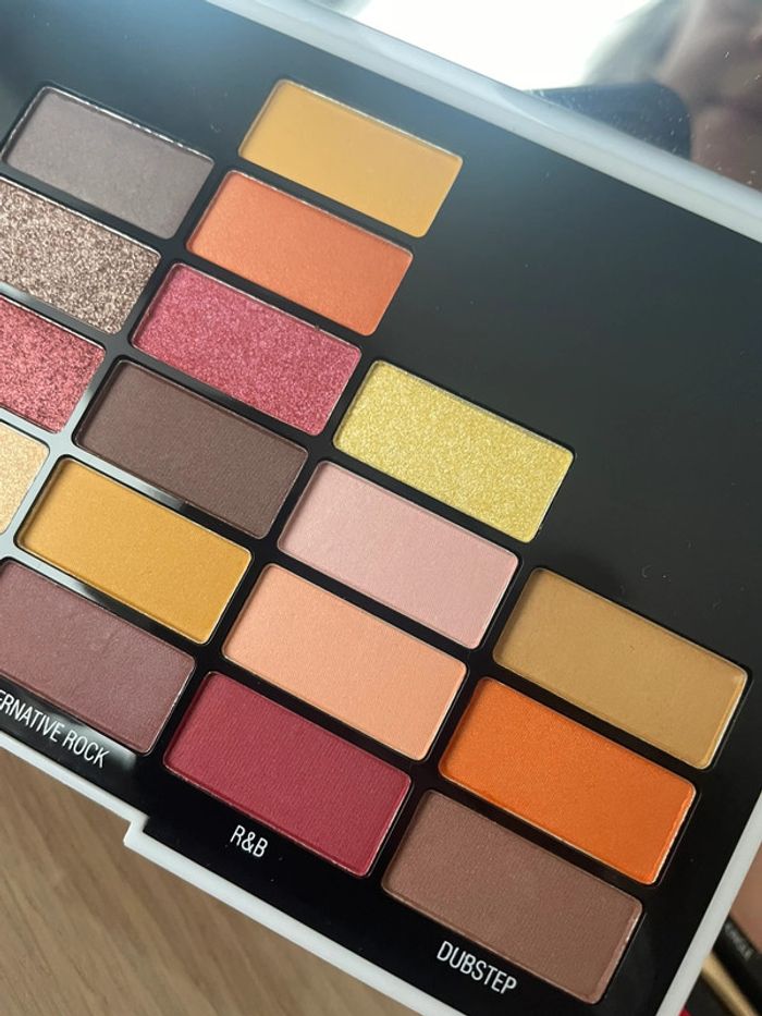 Lot de 2 palettes yeux Bys + Revolution - photo numéro 5