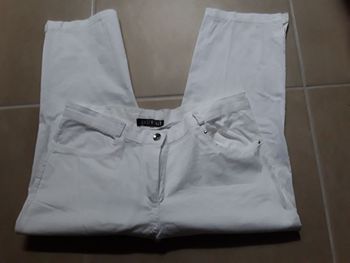 Pantacourt blanc été 40-42 TBE