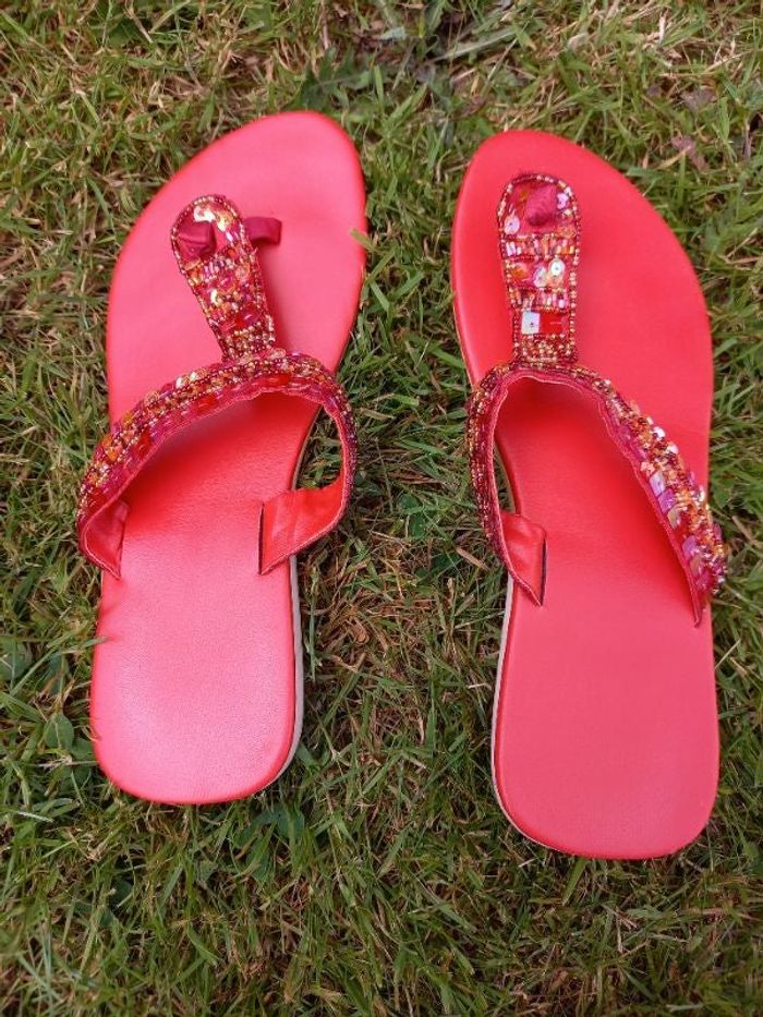 Tongs rouge à strass pointure 37