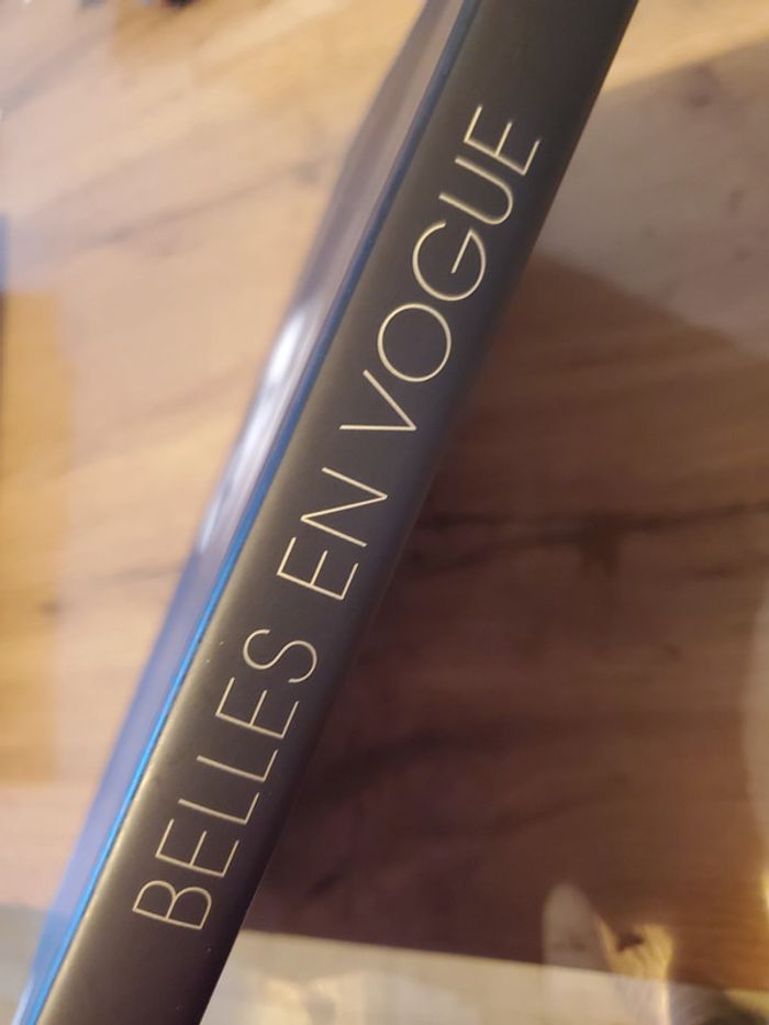 Livre Belles en vogue en très bon état - photo numéro 3
