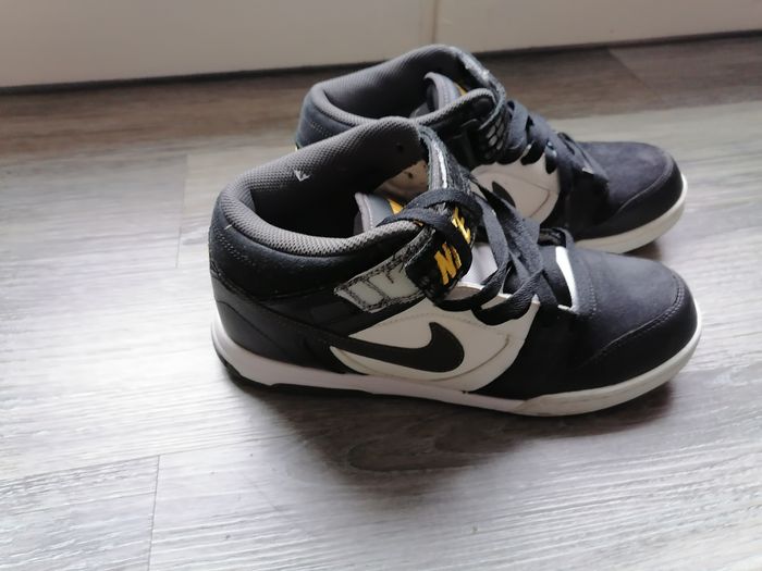 Sneaker noir et blanc pour homme avec inscription jaune - Nike - photo numéro 3