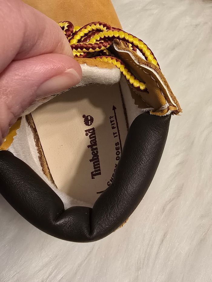 NEUFS! 🏷🤩🥰 SUBLIME ensemble chaussures pointure 17 et bonnet TIMBERLAND unisex !🤎😍🤩⚘️ - photo numéro 6