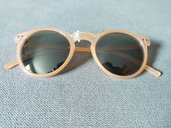 Lunettes de soleil nude – Neuf avec étiquette