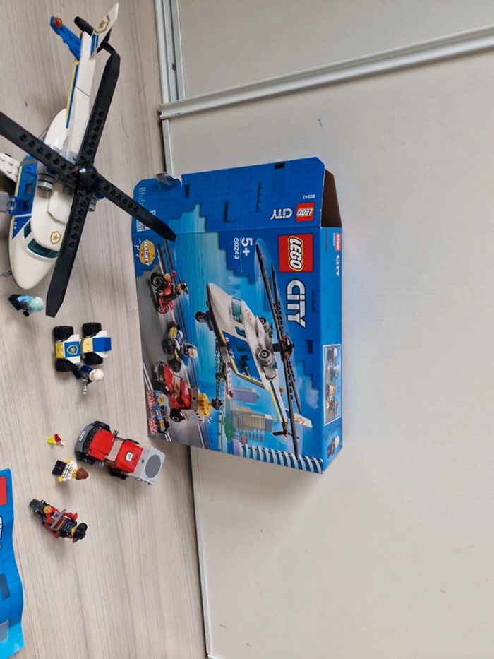 Lego city 60243 l'arrestation en hélicoptère - photo numéro 3