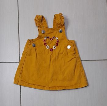 Robe 6 mois 
Très bon état