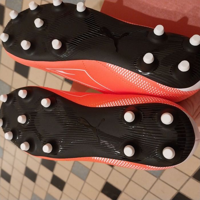 Basket de foot puma neuves jamais porté Pointure 37 et demi - photo numéro 5