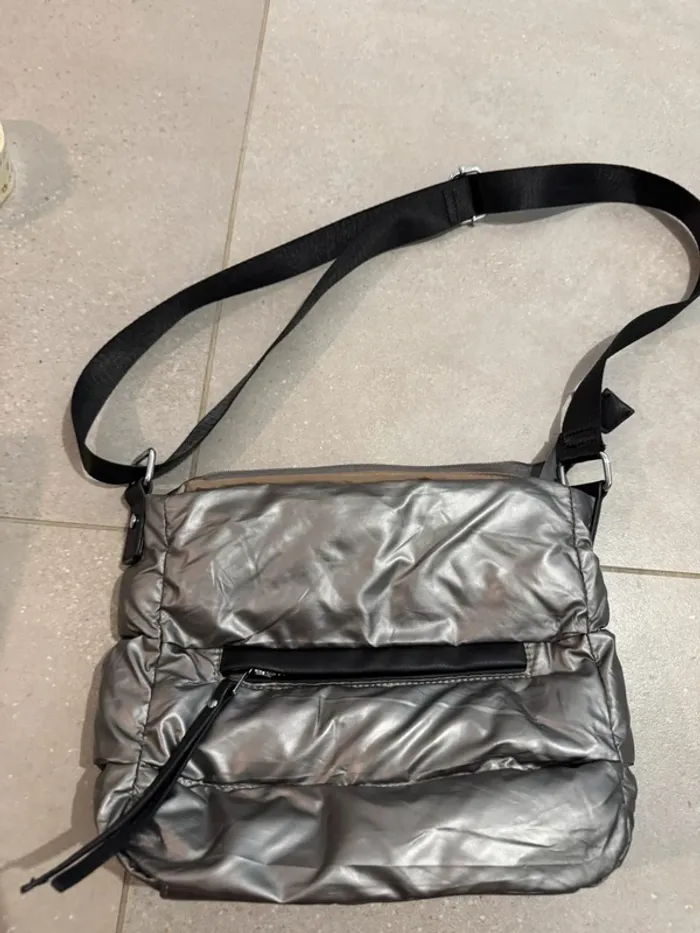 Sac à bandoulière gris Mandoline, bon état 27*22cm - photo numéro 4