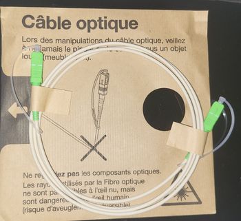 Câble optique raccordement box internet au boîtier fibre 
Etat neuf