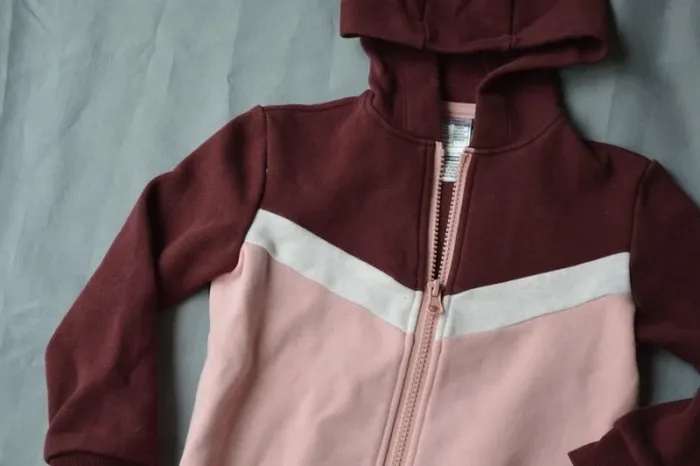 Sweat zippé à capuche Decathlon fille bordeaux rose 24-36 mois - photo numéro 2