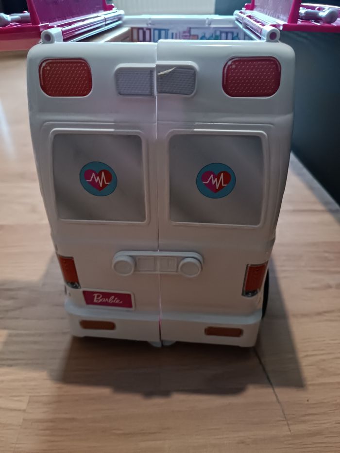 Ambulance Barbie - photo numéro 3