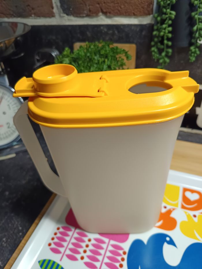 Pichet Tupperware 2 litres - photo numéro 3