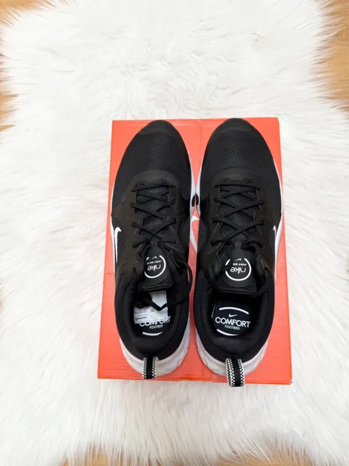 Nike Renew In-Season TR 11 – Taille 43 – noir/blanc – Neuf avec étiquette - photo numéro 4