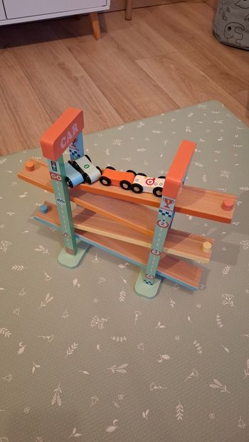 Circuit de train neuf.