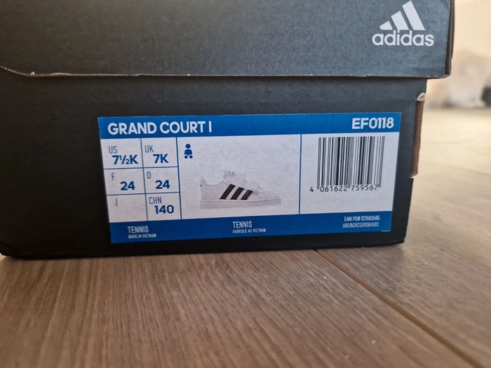 Basket Adidas taille 24 - photo numéro 4